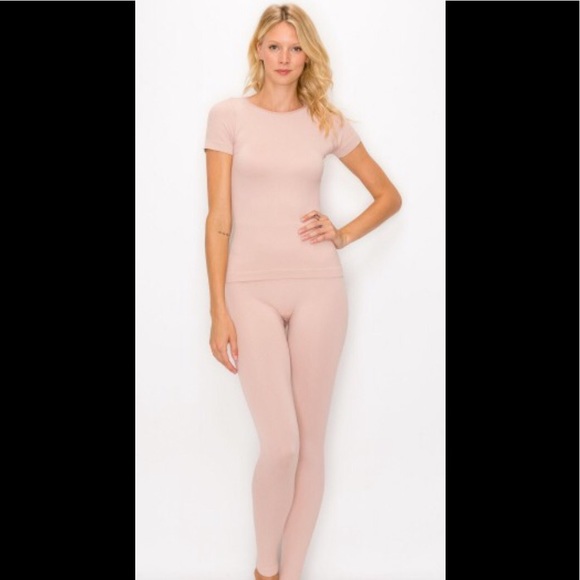 Seamless Ribbed Tee and Leggings Set Rose Pink NEW - Picture 3 of 3